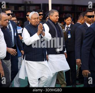 PATNA, INDIEN - 5. DEZEMBER: Bihar-Chef Nitish Kumar besuchte die Patna-Buchmesse am 5. Dezember 2025 in Gandhi Maidan in Patna, Indien. Foto: Santosh Kumar/Hindustan Times Bihar-Chef Nitish Kumar weiht die 41. Patna Buchmesse ein Stockfoto