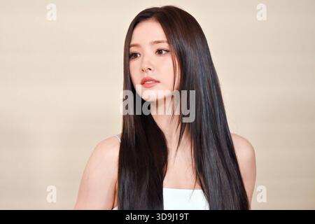 Roter Teppich des Weltpremiere-Films Brunello visionario garbato südkoreanische Schauspielerin und Shin SE-kyung auf dem roten Teppich des Weltpremiere-Films Brunello visionario garbato. Rom Italien, 4. Dezember 2025 Imago-images/Emmefoto Copyright: XImago-images/Emmefotox Stockfoto