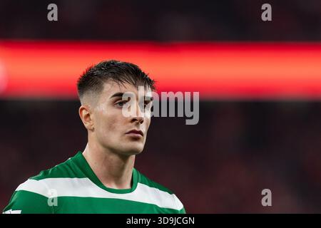 Dezember 2025. Lissabon, Portugal. Der spanische Sportverteidiger IVAN FRESNEDA (22) in Aktion während des Spieltages 13 der Liga Portugal Betclic, SL Benfica vs Sporting CP Credit: Alexandre de Sousa/Alamy Live News Stockfoto