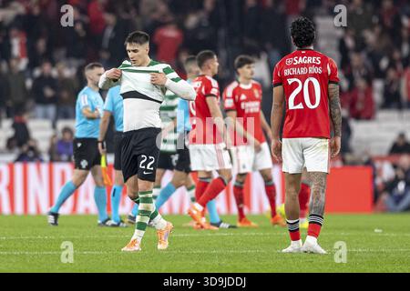 Lissabon, Portugal. Dezember 2025. Ivan Fresneda 22 von Sporting CP reagiert während des Liga Portugal-Spiels zwischen SL Benfica und Sporting CP im Estadio do SL Benfica am 5. Dezember 2025 (Foto: Joao Bravo/Sports Press Photo) Credit: SPP Sport Press Photo. /Alamy Live News Stockfoto