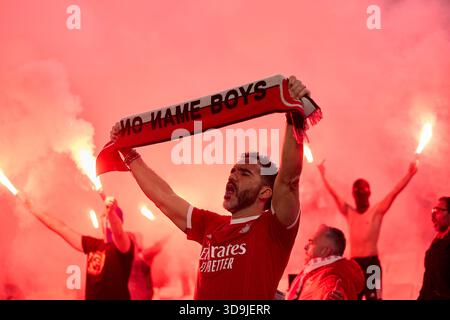 Lissabon, Portugal. Dezember 2025. LISSABON, PORTUGAL - 05. DEZEMBER: Fans von SL Benfica beim Spiel der Primeira Liga Portugal zwischen SL Benfica und Sporting Clube Portugal am 5. Dezember 2025 in Lissabon. (Foto von Joao Gregorio/Photo Players Images/Magara Press) Credit: Magara Press SL/Alamy Live News Stockfoto