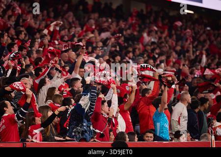 Lissabon, Portugal. Dezember 2025. LISSABON, PORTUGAL - 05. DEZEMBER: Fans von SL Benfica beim Spiel der Primeira Liga Portugal zwischen SL Benfica und Sporting Clube Portugal am 5. Dezember 2025 in Lissabon. (Foto von Joao Gregorio/Photo Players Images/Magara Press) Credit: Magara Press SL/Alamy Live News Stockfoto