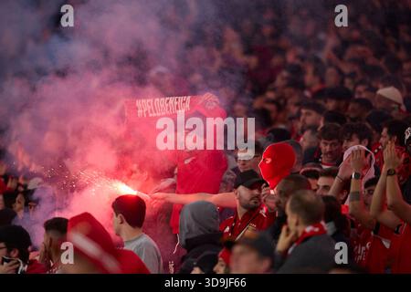 Lissabon, Portugal. Dezember 2025. LISSABON, PORTUGAL - 05. DEZEMBER: SL Benfica Fans beim Spiel der Primeira Liga Portugal zwischen SL Benfica und Sporting Clube Portugal am 5. Dezember 2025 in Lissabon. (Foto von Joao Gregorio/Photo Players Images/Magara Press) Credit: Magara Press SL/Alamy Live News Stockfoto