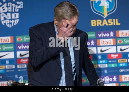 Washington, Vereinigte Staaten . Dezember 2025. Carlo Ancelotti, Trainer der brasilianischen Fußballnationalmannschaft, spricht mit Journalisten im Ritz Hotel in Washington, DC, der Hauptstadt der Vereinigten Staaten. Quelle: Brazil Photo Press/Alamy Live News Stockfoto