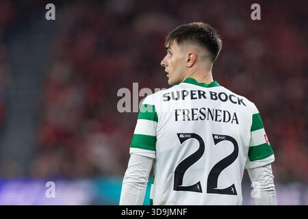 Dezember 2025. Lissabon, Portugal. Der spanische Sportverteidiger IVAN FRESNEDA (22) in Aktion während des Spieltages 13 der Liga Portugal Betclic, SL Benfica vs Sporting CP Credit: Alexandre de Sousa/Alamy Live News Stockfoto