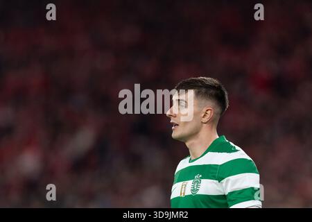 Dezember 2025. Lissabon, Portugal. Der spanische Sportverteidiger IVAN FRESNEDA (22) in Aktion während des Spieltages 13 der Liga Portugal Betclic, SL Benfica vs Sporting CP Credit: Alexandre de Sousa/Alamy Live News Stockfoto