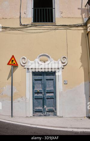Tür in Positano, Italien Stockfoto
