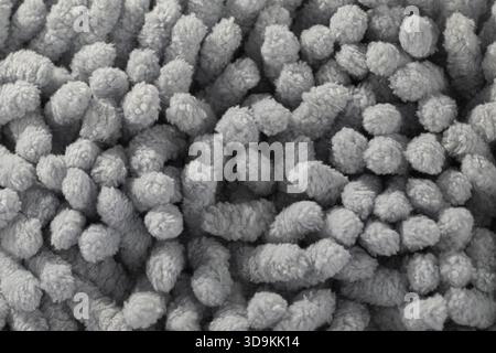 Nahaufnahme eines grauen Mopps. Eine Makroaufnahme eines grauen Bodenmopps, der wie eine biologische Struktur aussieht. Stockfoto