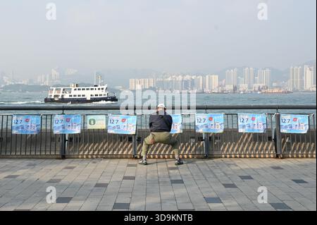 Hongkong, Hongkong. Dezember 2025. Die Werbung für die Wahlen des Legislative Council 2025 im Sun Yat Sen Memorial Park Sun Yat Sen Memorial Park am 6. Dezember 2025 in Hongkong. (Foto: Stringer/Nexpher Images/SIPA USA) Credit: SIPA USA/Alamy Live News Stockfoto