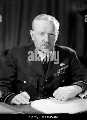 Air Chief Marshal Sir Arthur Harris, Oberbefehlshaber des Royal Air Force Bomber Command. Im Bomber Command HQ, High Wycombe. 24. April 1944. Stockfoto
