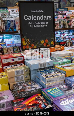 Barnes & Noble Booksellers auf der Fifth Avenue in New York City bietet eine große Auswahl an Büchern, Zeitschriften und Kalendern, USA 2025 Stockfoto