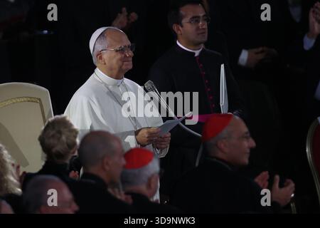 Vatikanstadt, Italien. Dezember 2025. Vatikanstadt, Italien - 6. Dezember 2025: Papst Leo XIV. Nimmt an dem Konzert für die Armen mit dem kanadischen Sänger Michael Steven Buble und Serena Autieri im Paul VI.-Saal im Vatikan Teil. Quelle: Unabhängige Fotoagentur/Alamy Live News Stockfoto