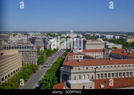 Drohnenansicht der Pennsylvania Ave, Washington DC Major Diagonale im April während der Parade Stockfoto