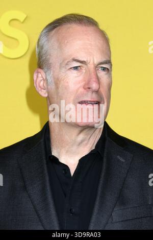 Pluribus-Saison Premiere in der Directors Guild of America am 4. November 2025 in Los Angeles, KALIFORNIEN mit Bob Odenkirk Where: Los Angeles, Kalifornien, USA When: 05 Nov 2025 Credit: Nicky Nelson/WENN Stockfoto