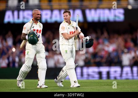 Brisbane, Australien. Dezember 2025. Steve Smith aus Australien feiert den Sieg Australiens am 4. Tag des zweiten Tests in der NRMA Insurance Ashes Series Australien gegen England im Gabba, Brisbane Cricket Ground, Brisbane, Australien, 7. Dezember 2025 (Foto: Pat Hoelscher/News Images) *** GER AUT SUI OUT *** Credit: News Images LTD/Alamy Live News Stockfoto
