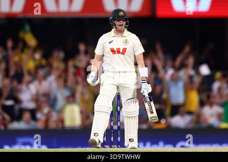 Brisbane, Australien. Dezember 2025. Steve Smith aus Australien feiert den Sieg Australiens am 4. Tag des zweiten Tests in der NRMA Insurance Ashes Series Australien gegen England im Gabba, Brisbane Cricket Ground, Brisbane, Australien, 7. Dezember 2025 (Foto: Pat Hoelscher/News Images) *** GER AUT SUI OUT *** Credit: News Images LTD/Alamy Live News Stockfoto