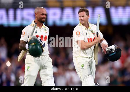 Brisbane, Australien. Dezember 2025. Steve Smith aus Australien feiert den Sieg Australiens am 4. Tag des zweiten Tests in der NRMA Insurance Ashes Series Australien gegen England im Gabba, Brisbane Cricket Ground, Brisbane, Australien, 7. Dezember 2025 (Foto: Pat Hoelscher/News Images) *** GER AUT SUI OUT *** in Brisbane, Australien am 12.07.2025. (Foto: Pat Hoelscher/News Images/SIPA USA) Credit: SIPA USA/Alamy Live News Stockfoto