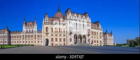 Budapest, Ungarn. Das Budapester Parlament ist Ungarns berühmtestes Gebäude. Es ist derzeit das drittgrößte parlamentsgebäude der Welt. Stockfoto