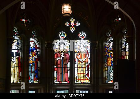Buntglasfenster, Cardiff Castle, Cardiff, South Wales, Großbritannien Stockfoto