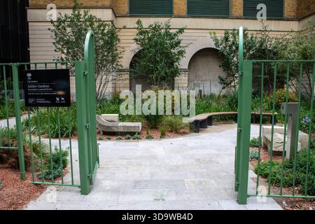 London, UK - 29. Juli 2025: Jubilee Gardens, am Houndsditch in der City of London, UK. Stockfoto