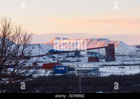 LKAB Eisenerzbergbau außerhalb der Stadt Kiruna im nördlichsten Schweden im Winter Stockfoto