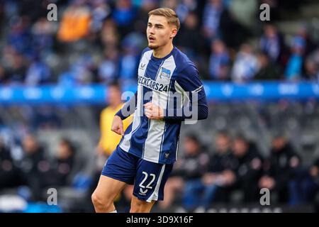 Berlin, Deutschland. Dezember 2025. Marten Winkler (Hertha BSC, #22), GER, Hertha BSC vs., 1. FC Magdeburg, 2. Bundesliga, Saison 2025/2026, 15. SPIELTAG, 07.12.2025 (DFL-VORSCHRIFTEN VERBIETEN DIE VERWENDUNG VON FOTOS ALS BILDSEQUENZEN UND/ODER QUASI-VIDEO). Foto: Eibner-Pressefoto/ Claudius Rauch Credit: dpa/Alamy Live News Stockfoto