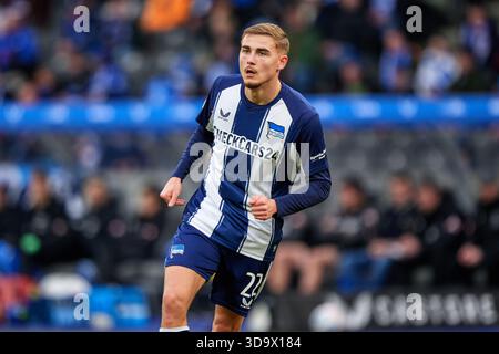 Berlin, Deutschland. Dezember 2025. Marten Winkler (Hertha BSC, #22), GER, Hertha BSC vs., 1. FC Magdeburg, 2. Bundesliga, Saison 2025/2026, 15. SPIELTAG, 07.12.2025 (DFL-VORSCHRIFTEN VERBIETEN DIE VERWENDUNG VON FOTOS ALS BILDSEQUENZEN UND/ODER QUASI-VIDEO). Foto: Eibner-Pressefoto/ Claudius Rauch Credit: dpa/Alamy Live News Stockfoto