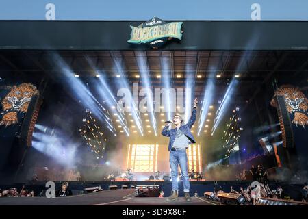 Curitiba, Brasilien. Dezember 2025. PR - CURITIBA - 06/12/2025 - CURITIBA, PRIME ROCK BRASIL - Dinho Ouro Preto von der Band Capital Inicial während eines Auftritts im Prime Rock Brasil in Pedreira Paulo Leminski, in Curitiba, diesen Samstag (06). Foto: Robson Mafra/AGIF (Foto: Robson Mafra/AGIF/SIPA USA) Credit: SIPA USA/Alamy Live News Stockfoto