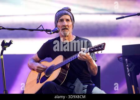 Curitiba, Brasilien. Dezember 2025. PR - CURITIBA - 06/12/2025 - CURITIBA, PRIME ROCK BRASIL - Kiko Zambianchi mit der Band Capital Inicial während eines Auftritts im Prime Rock Brasil in Pedreira Paulo Leminski, in Curitiba, diesen Samstag (06). Foto: Robson Mafra/AGIF (Foto: Robson Mafra/AGIF/SIPA USA) Credit: SIPA USA/Alamy Live News Stockfoto