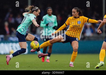 London, Großbritannien. Dezember 2025. Rosa Kafaji (6 Brighton) in Aktion während des FA Womens Super League Spiels zwischen London City Lionesses und Brighton im Copperjax Community Stadium in London, England. Quelle: SPP Sport Pressefoto. /Alamy Live News Stockfoto