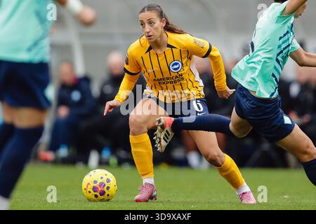 London, Großbritannien. Dezember 2025. Rosa Kafaji (6 Brighton) in Aktion während des FA Womens Super League Spiels zwischen London City Lionesses und Brighton im Copperjax Community Stadium in London, England. Quelle: SPP Sport Pressefoto. /Alamy Live News Stockfoto