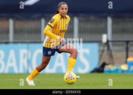 London, Großbritannien. Dezember 2025. Manuela Vanegas (2 Brighton) im Copperjax Community Stadium in London, England, im Spiel der FA Womens Super League zwischen London City Lionesses und Brighton. Quelle: SPP Sport Pressefoto. /Alamy Live News Stockfoto