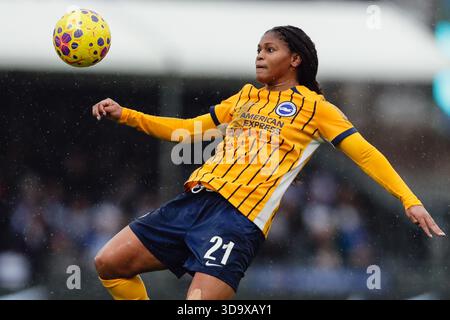 London, Großbritannien. Dezember 2025. Madison Haley (21 Brighton) im Copperjax Community Stadium in London, England, im Spiel der FA Womens Super League zwischen London City Lionesses und Brighton. Quelle: SPP Sport Pressefoto. /Alamy Live News Stockfoto