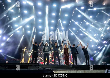 Curitiba, Brasilien. Dezember 2025. PR - CURITIBA - 06/12/2025 - CURITIBA, PRIME ROCK BRASIL - Paula toller und Band am Ende ihres Auftritts im Prime Rock Brasil in Pedreira Paulo Leminski, in Curitiba, diesen Samstag (06). Foto: Robson Mafra/AGIF (Foto: Robson Mafra/AGIF/SIPA USA) Credit: SIPA USA/Alamy Live News Stockfoto