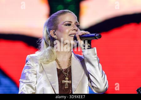 Curitiba, Brasilien. Dezember 2025. PR - CURITIBA - 06/12/2025 - CURITIBA, PRIME ROCK BRASIL - Paula toller während einer Aufführung im Prime Rock Brasil in Pedreira Paulo Leminski, in Curitiba, diesen Samstag (06). Foto: Robson Mafra/AGIF (Foto: Robson Mafra/AGIF/SIPA USA) Credit: SIPA USA/Alamy Live News Stockfoto