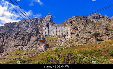 Tafelberg mit Mountain Cableway, Kapstadt, Südafrika. Stockfoto
