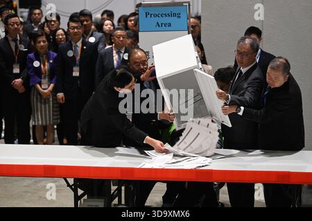 Wahlkreis des Wahlkomitees Hongkong zählt am 7. Dezember 2025 in Hongkong. Heute findet in Hongkong die Wahl zum Parlamentsrat statt. (Foto: Kobe Li/Nexpher Images/SIPA USA) Stockfoto