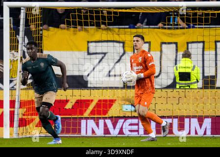Arnheim, Niederlande. Dezember 2025. ARNHEM, 12.07.2025, GelreDome, Saison 2025/2026, niederländischer Keuken Kampioen Divisie Football, Spiel zwischen Vitesse und TOP Oss, Foto zeigt Vitesse Torhüter Connor van den Berg Credit: Pro Shots/Alamy Live News Stockfoto