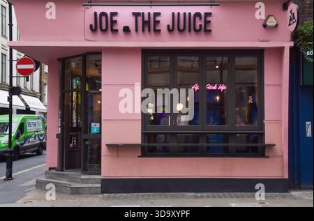 London, Großbritannien. Oktober 2025. Joe und das Saftcafé in Soho. Quelle: Vuk Valcic/Alamy Live News Stockfoto