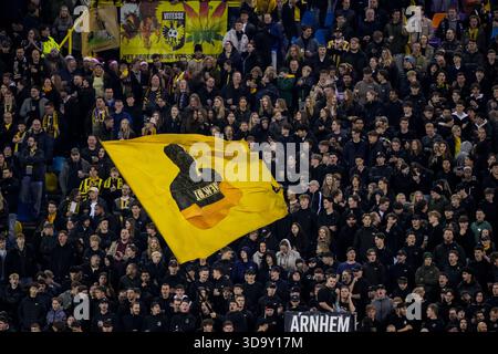Arnheim, Niederlande. Dezember 2025. ARNHEM, 12.07.2025, GelreDome, Saison 2025/2026, niederländischer Keuken Kampioen Divisie Football, Spiel zwischen Vitesse und TOP Oss, Foto zeigt Vitesse Supporters Credit: Pro Shots/Alamy Live News Stockfoto