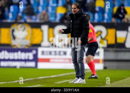 Arnheim, Niederlande. Dezember 2025. ARNHEM, 12.07.2025, GelreDome, Saison 2025/2026, niederländischer Keuken Kampioen Divisie Football, Spiel zwischen Vitesse und TOP Oss, Foto zeigt Vitesse-Cheftrainer Rudiger Rehm Looks on Credit: Pro Shots/Alamy Live News Stockfoto