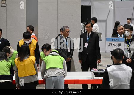 Wahlkreis des Wahlkomitees Hongkong zählt am 7. Dezember 2025 in Hongkong. Heute findet in Hongkong die Wahl zum Parlamentsrat statt. (Foto von Kobe Li/Nexpher Images) Stockfoto