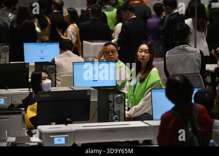 Hongkong, Hongkong. Dezember 2025. Wahlkreis des Wahlkomitees Hongkong zählt am 7. Dezember 2025 in Hongkong. Heute findet in Hongkong die Wahl zum Legislativrat statt. (Foto: Kobe Li/Nexpher Images/SIPA USA) Credit: SIPA USA/Alamy Live News Stockfoto