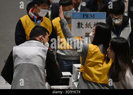 Hongkong, Hongkong. Dezember 2025. Wahlkreis des Wahlkomitees Hongkong zählt am 7. Dezember 2025 in Hongkong. Heute findet in Hongkong die Wahl zum Legislativrat statt. (Foto: Kobe Li/Nexpher Images/SIPA USA) Credit: SIPA USA/Alamy Live News Stockfoto