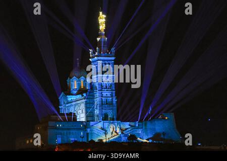 Marseille, Frankreich. Dezember 2025. Beleuchtung für die Renovierung der Bonne Mère in der Basilika Notre Dame de la Garde in Marseille 7. Dezember 2025 - 07/12/2025 - France/Marseille - Gilles Bader/Le Pictorium Credit: LE PICTORIUM/Alamy Live News Stockfoto