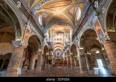 Die mittelalterliche Katharinenkirche in Villanova von Mondovi, Cuneo. Stockfoto