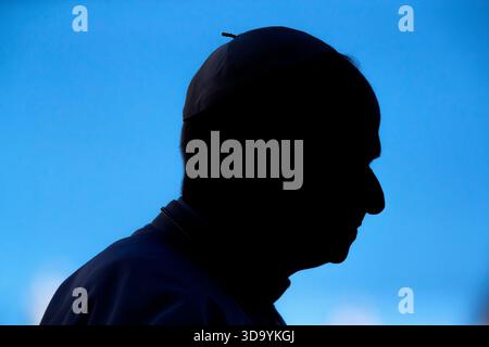 Vatikanstadt, Vatikan. Dezember 2025. Papst Leo XIV. Kommt zu einer Jubiläumsaudienz auf dem Petersplatz im Vatikan. Quelle: SOPA Images Limited/Alamy Live News Stockfoto