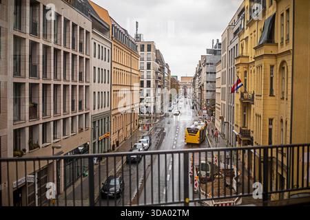 Regnerischer Blick auf Berlin vom Fenster. Reisen in Europa Stockfoto