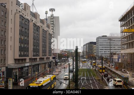 Regnerischer Blick auf Berlin vom Fenster. Reisen in Europa Stockfoto