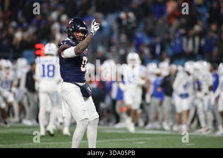 Charlotte, Vereinigte Staaten Von Amerika. Dezember 2025. Virginia Cavaliers Safety Antonio Clary (0) feiert am 6. Dezember 2025 einen defensiven Halt im Bank of America Stadium in Charlotte, NC. (Foto: Jonathan Huff/SIPA USA) Credit: SIPA USA/Alamy Live News Stockfoto